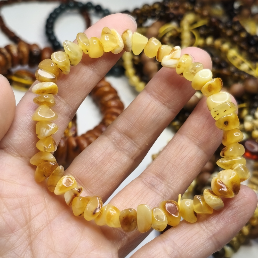 153 Yellow Amber Chip Bead Stretch Bracelet - Unbranded